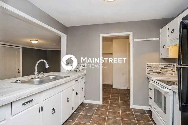 Building Photo - 3 Bedroom Pet-Friendly Home in Leavenworth, KS with Main Street Renewal