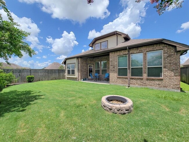 Building Photo - 22902 Henderson Row Dr