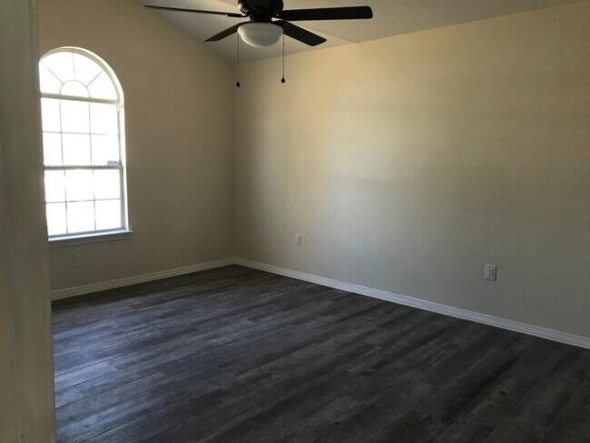 Building Photo - 113 Oak Terrace Dr