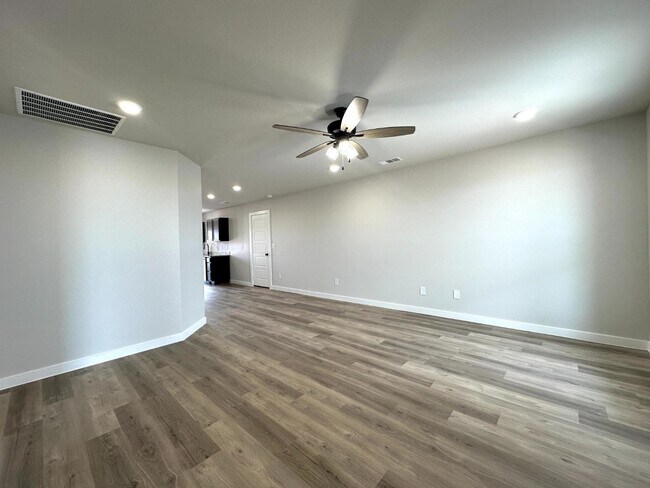 Building Photo - 5513 Rice St