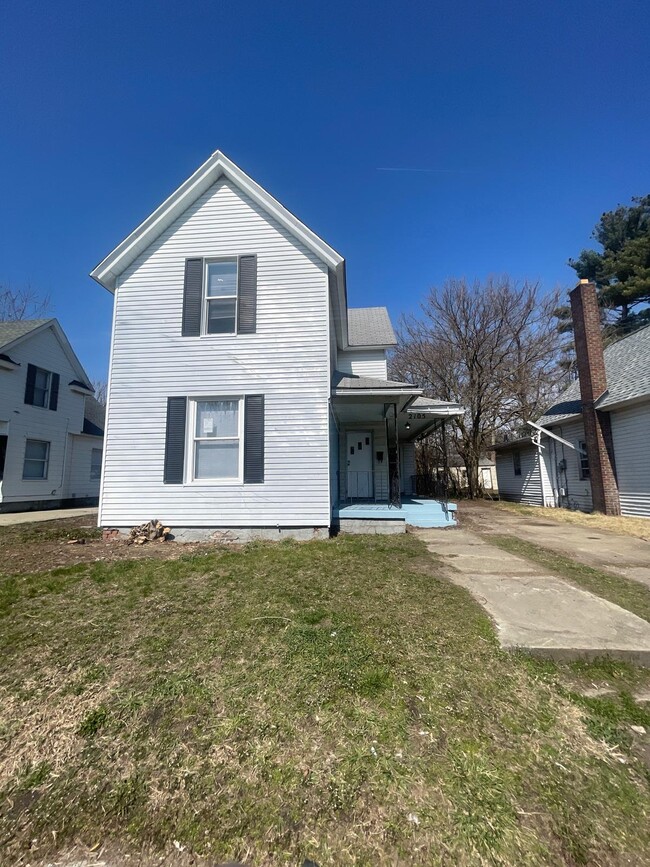 Building Photo - 2105 Bertrand St