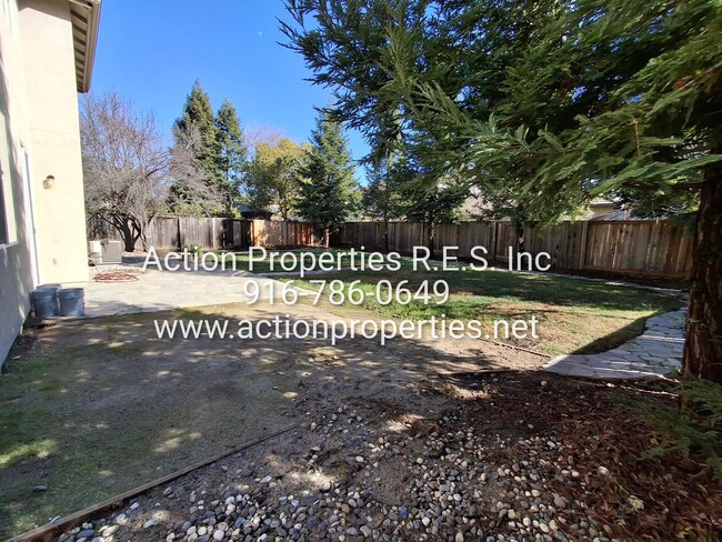 Building Photo - Lincoln Crossing, 2 Story 4 Bedroom, 2.5 b...