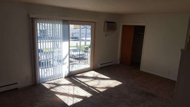 Building Photo - Spacious 1 Bed 1 Bath in the heart of Speedway!