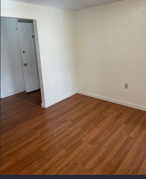 Building Photo - 826 State St