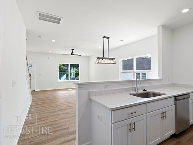 Building Photo - Don't Miss This Hidden Gem Near Downtown Greenville!