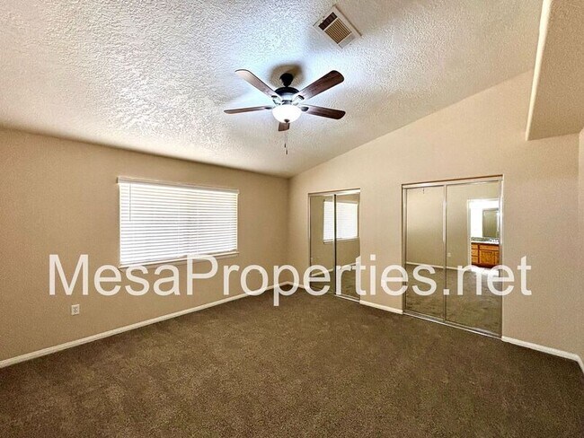 Building Photo - 15601 Sultana St