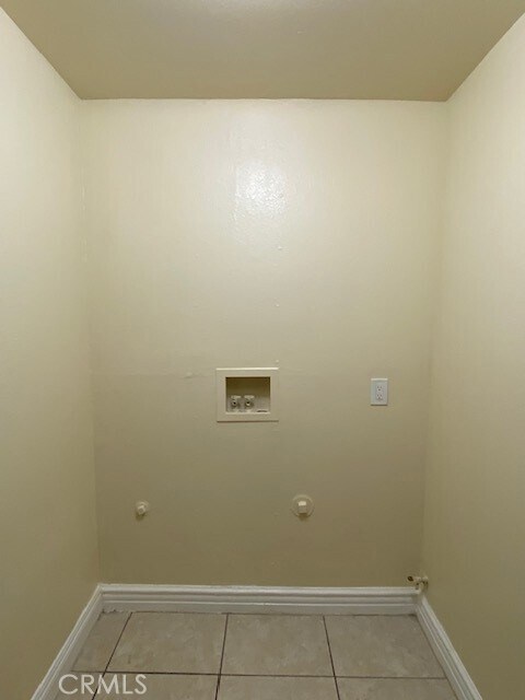 Building Photo - 650 E 81st St