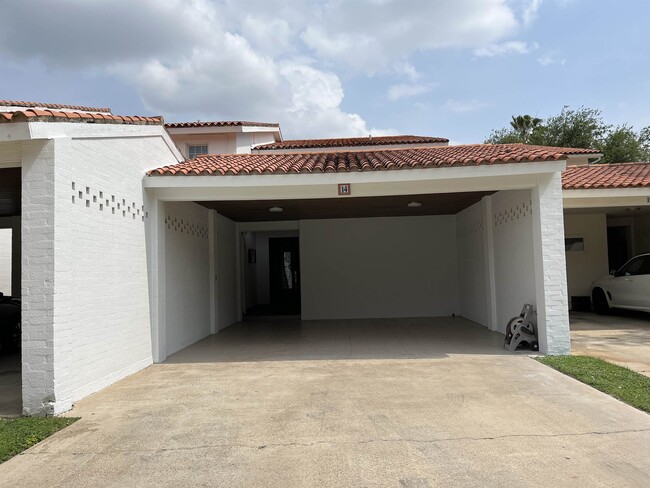 Primary Photo - 1800 Country Club Dr