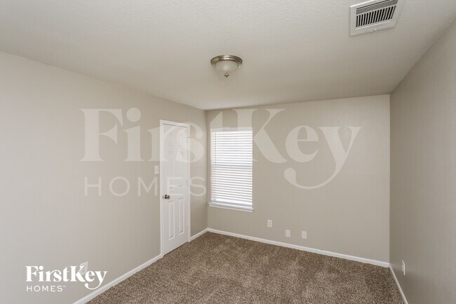 Building Photo - 312 Pin Oak Ln