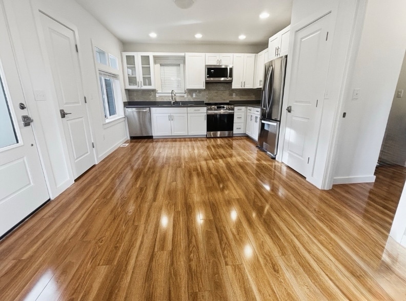 Building Photo - 106 N 140th St