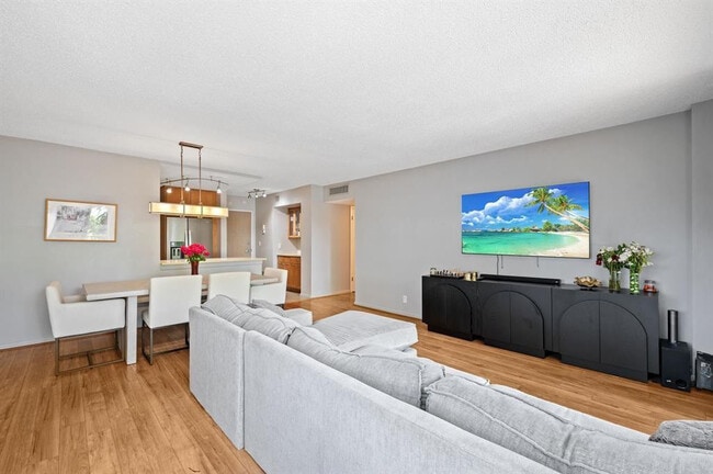 Building Photo - 340 Sunset Dr