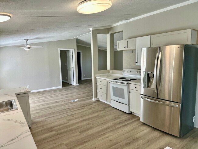 Building Photo - 4221 Laurel Crest Dr