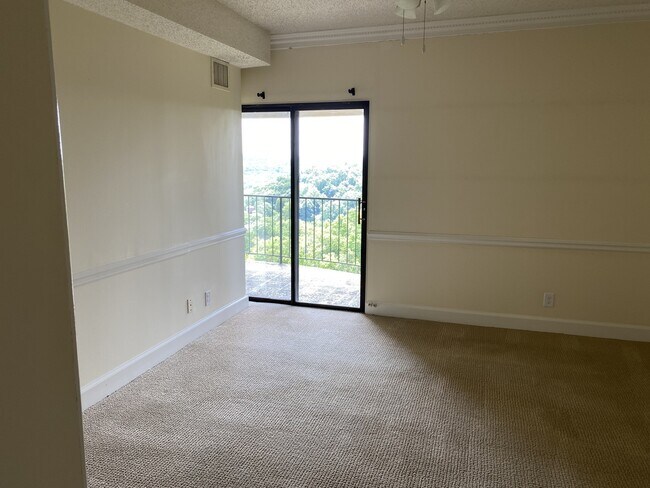 Building Photo - 6666 Brookmont Terrace