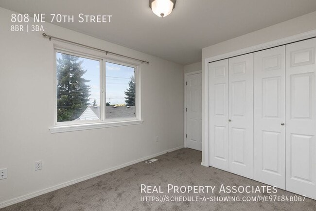 Building Photo - 808 NE 70th St