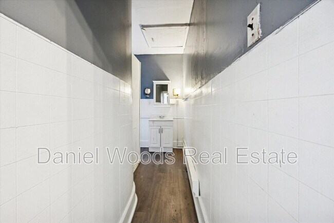 Building Photo - 330 Kerlin St