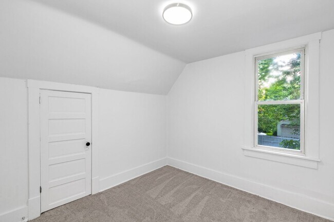 Building Photo - 705 Smith Ave SW