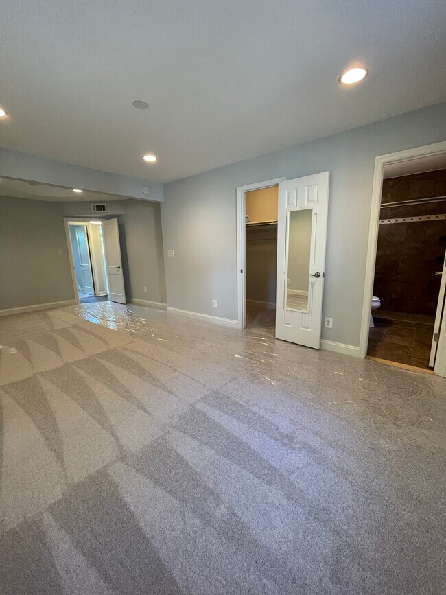 Building Photo - 3128 Headrow Cir