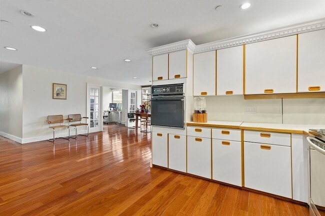 Building Photo - 241 Perkins St