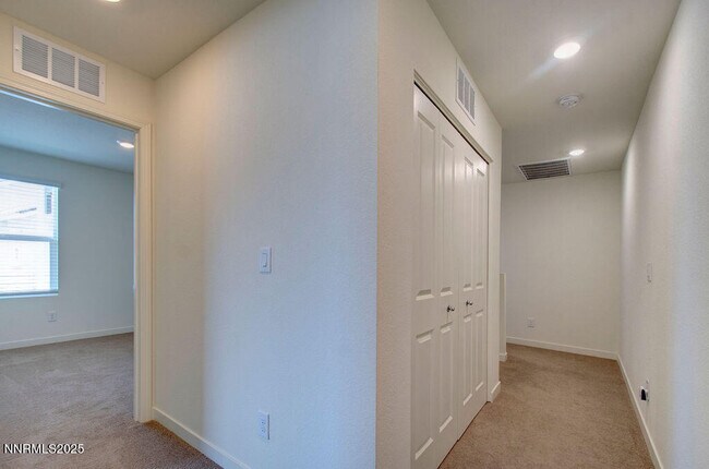 Building Photo - 604 Selene Moon St