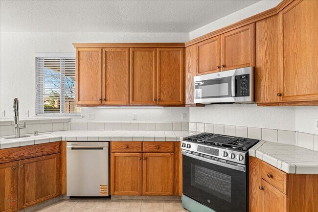 Building Photo - Beautiful 3(4) Bedroom/2 Bath Home Located in Lodi Ca