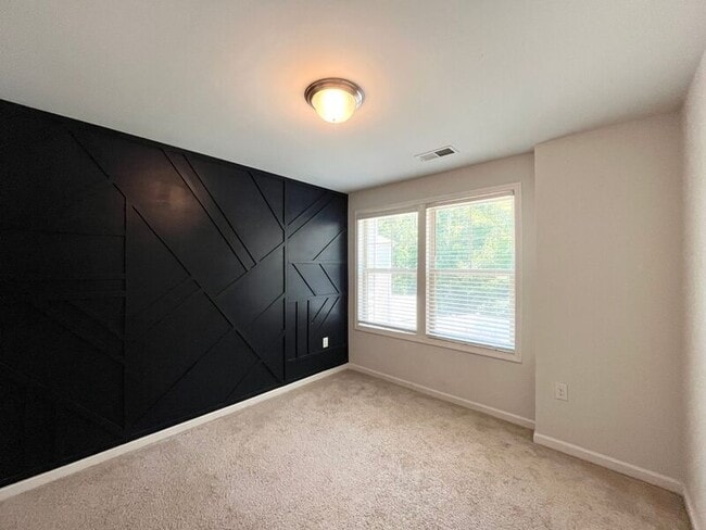 Building Photo - 1005 Longitude Dr