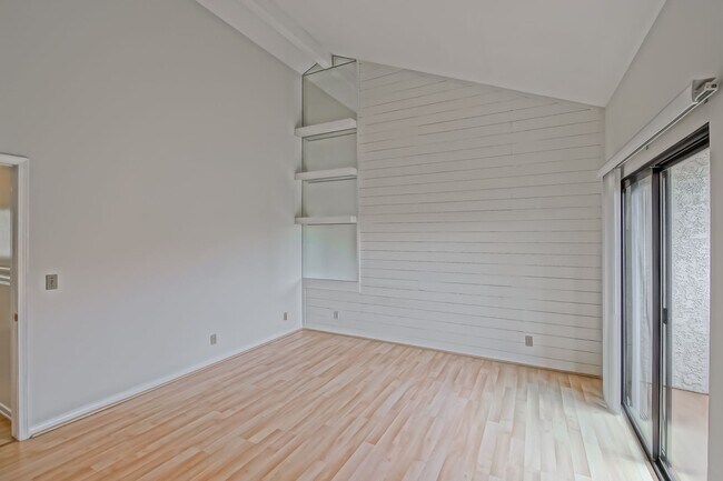 Building Photo - PRIME POOLFRONT LOCATION & CLOSE TO MAIN GATE! BRIGHT & SPACIOUS, END-UNIT POOLFRONT TOWNHOUSE W/...