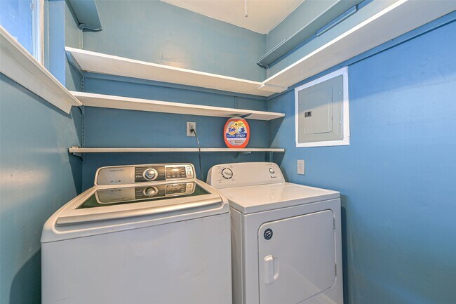 Building Photo - 1415 Ramada Dr