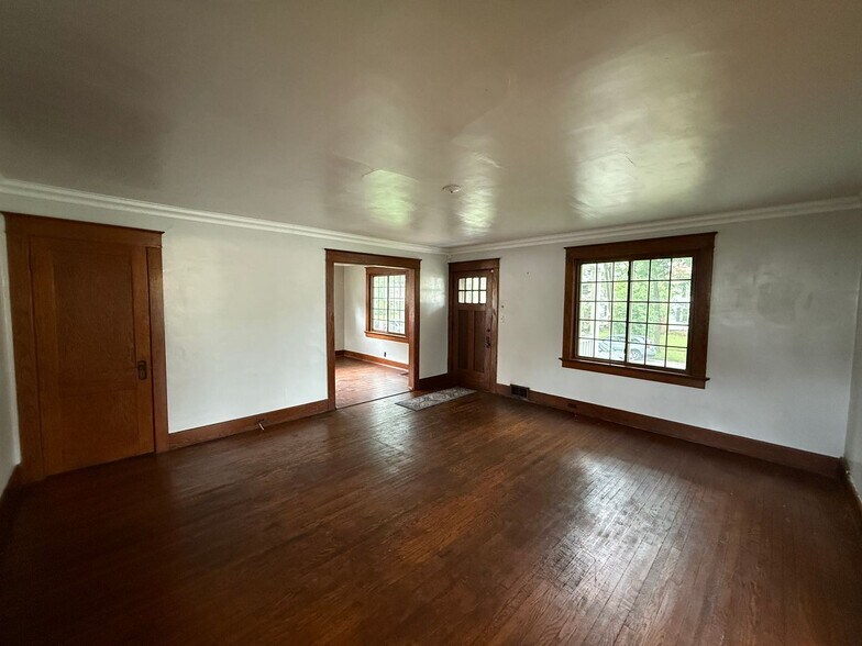 Building Photo - 403 Englewood Ct