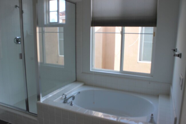 Building Photo - 39 Whispering Pine