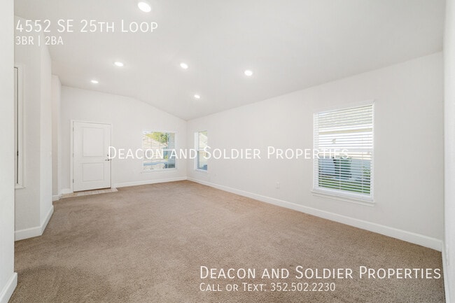 Building Photo - 4552 SE 25th Loop