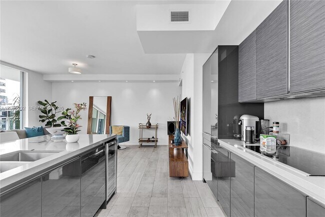 Building Photo - 1080 Brickell Ave