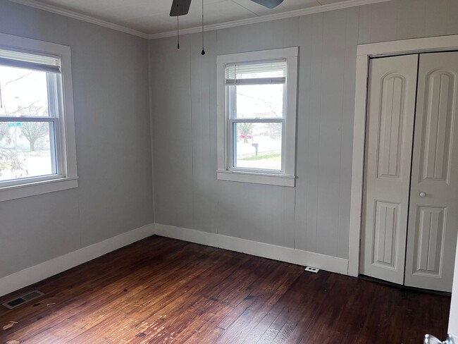 Building Photo - Cute 3 bedroom, 1 bath in Madison