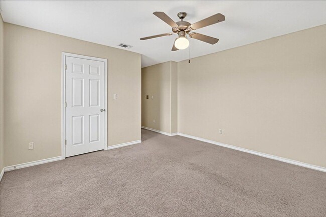 Building Photo - 6325 Oso Pkwy