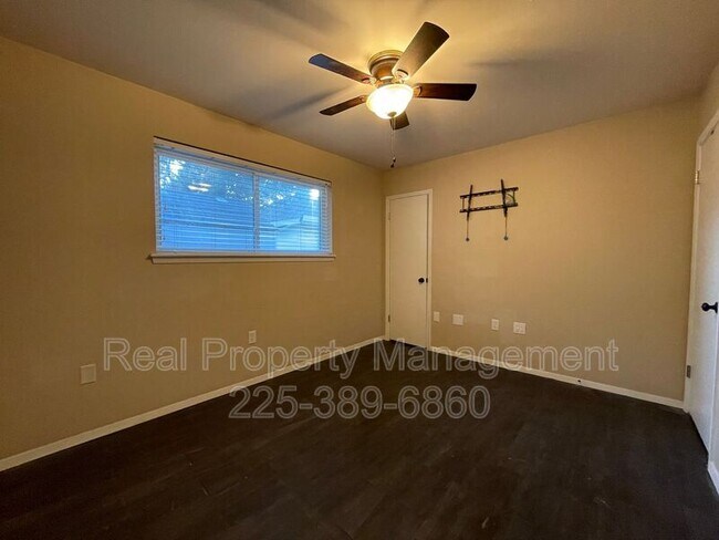 Building Photo - 9536 Bermuda Ave