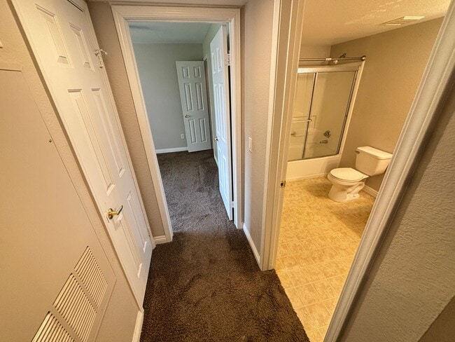 Building Photo - Cozy 1Bed/1Bath 2nd floor Condo in Henderson!