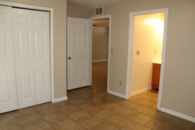 Building Photo - 610 Cassin Ave