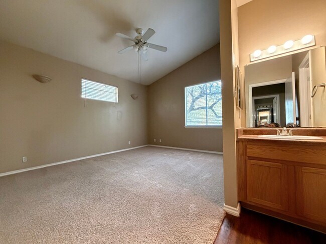 Building Photo - 908 Keith Ln