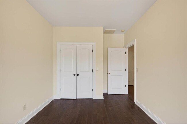 Building Photo - 841 Denzil Ave