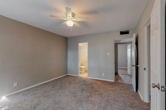 Building Photo - UPTOWN RENOVATED 3 Bedroom 2 Bath with garage