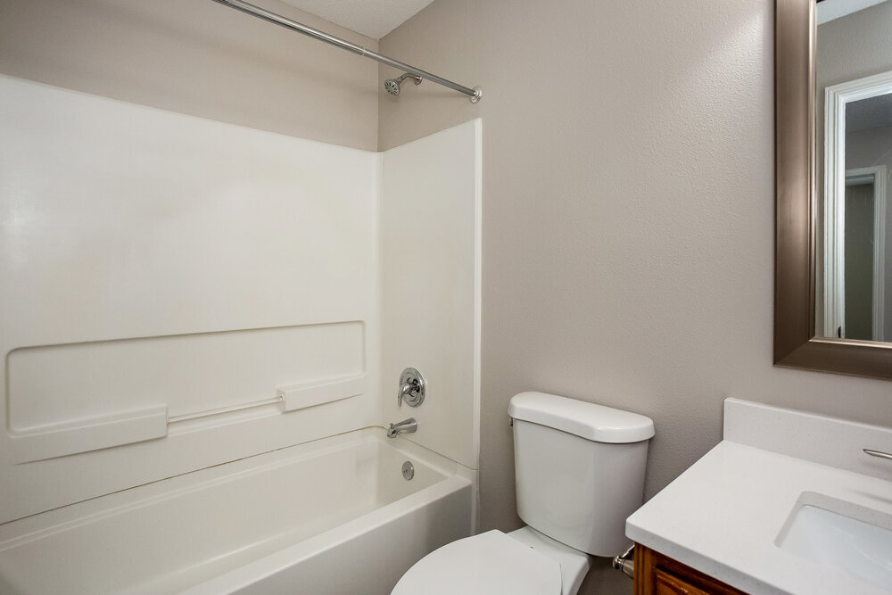Building Photo - 600 Streamside Dr