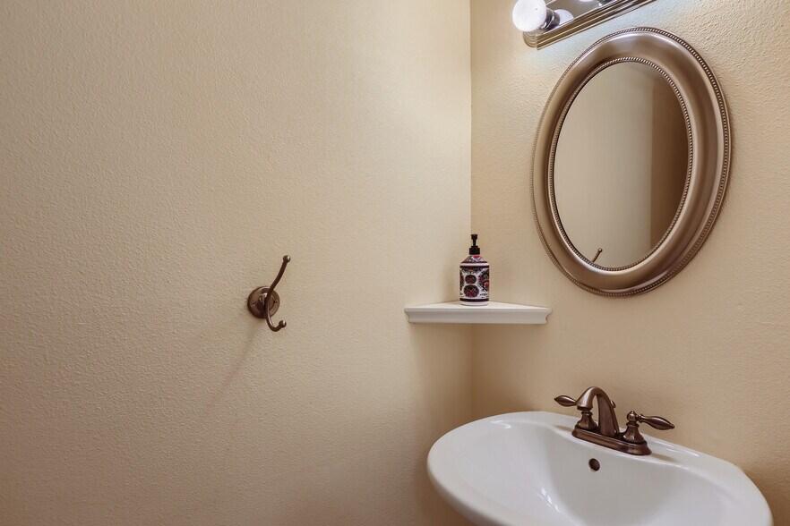 Building Photo - 8476 E Chaparral Rd