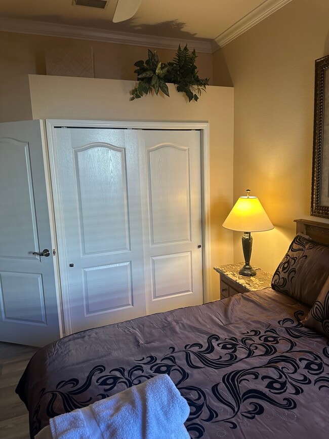 Building Photo - 566 Planters Manor Way