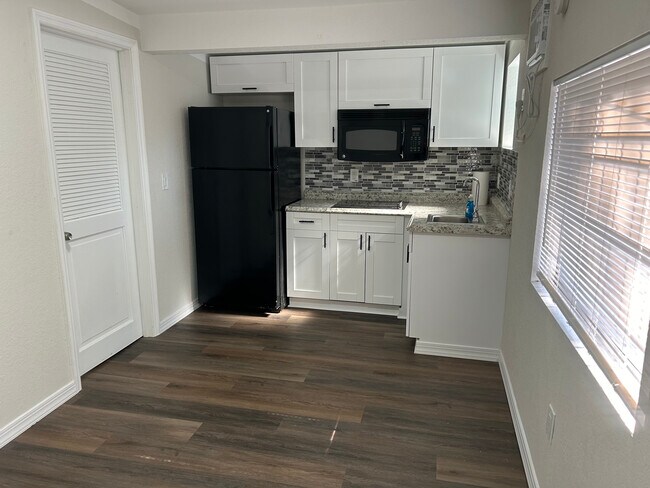 Building Photo - Crawford Investment Group - Apartment