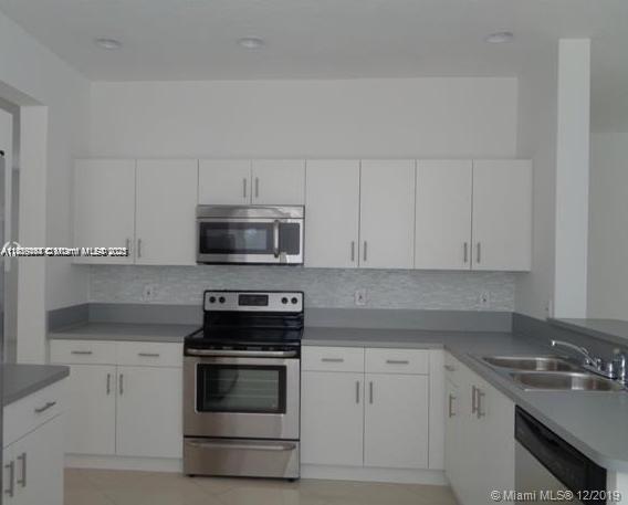 Building Photo - 3013 Woodlands Dr