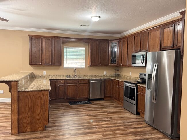 Building Photo - 111 Grovewood Dr