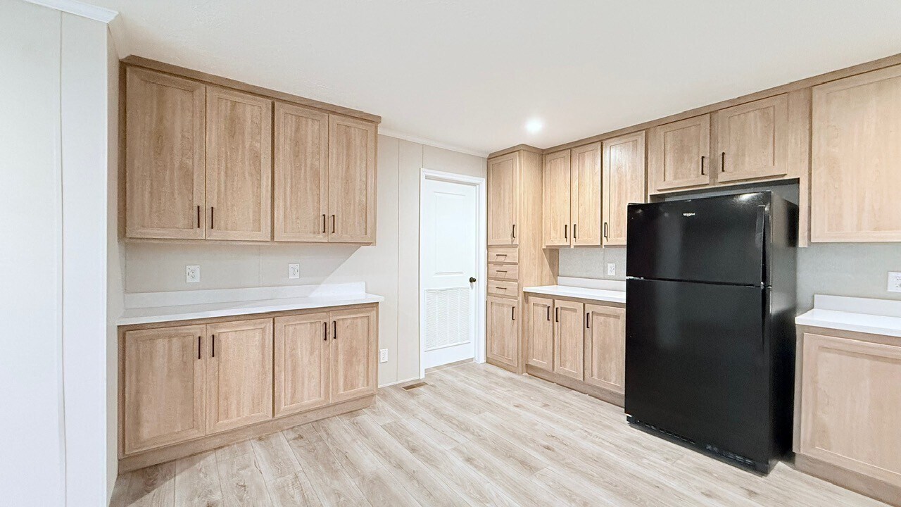 Building Photo - 29647 Erie Ct