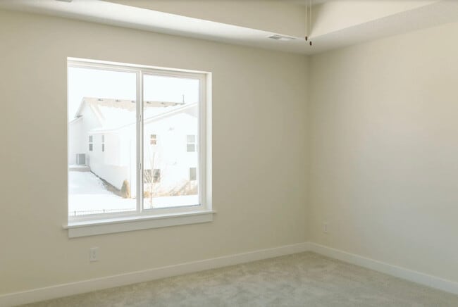 Building Photo - 1260 E 28th St