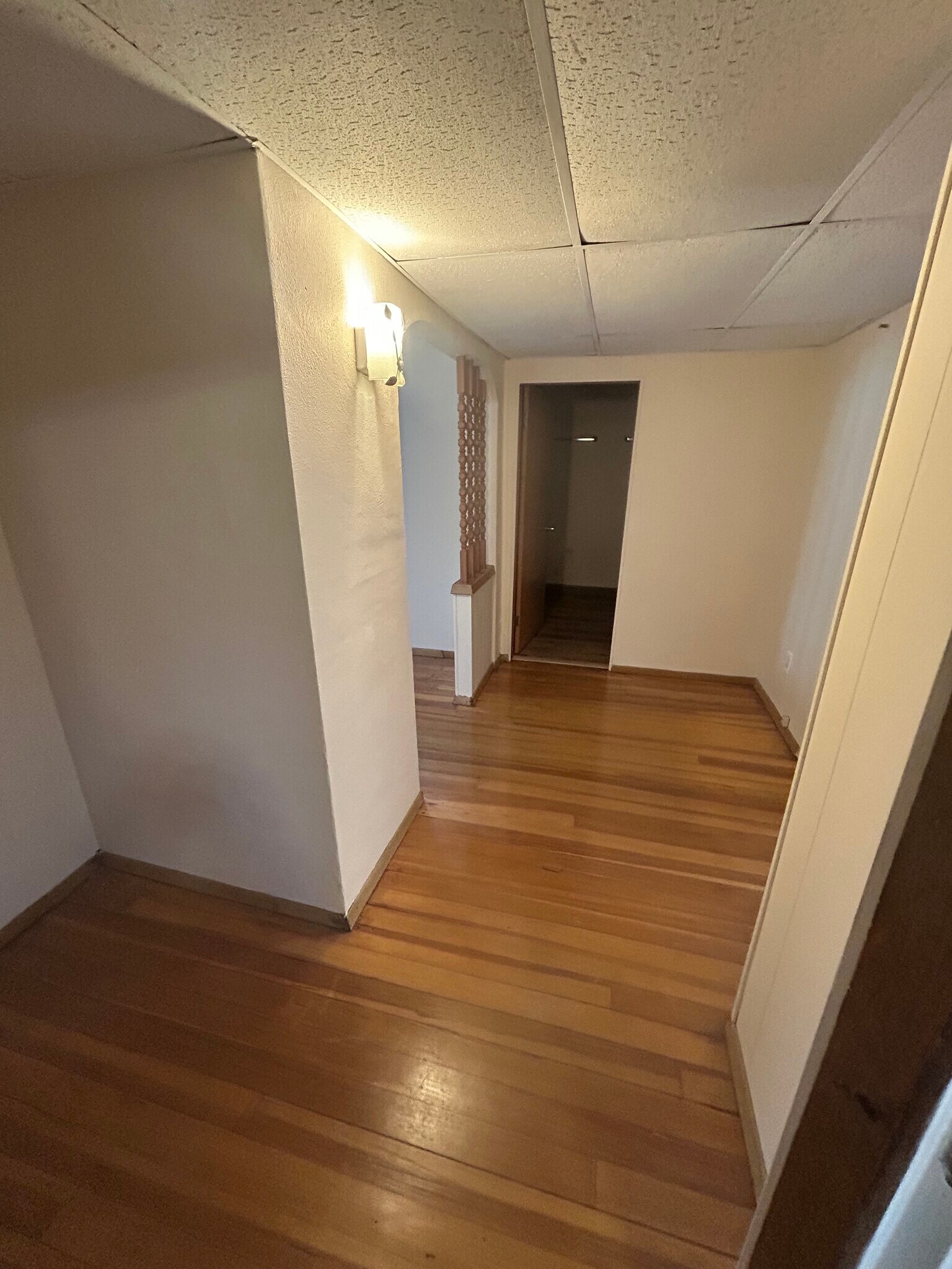 Building Photo - 222 E Lawrence Ave