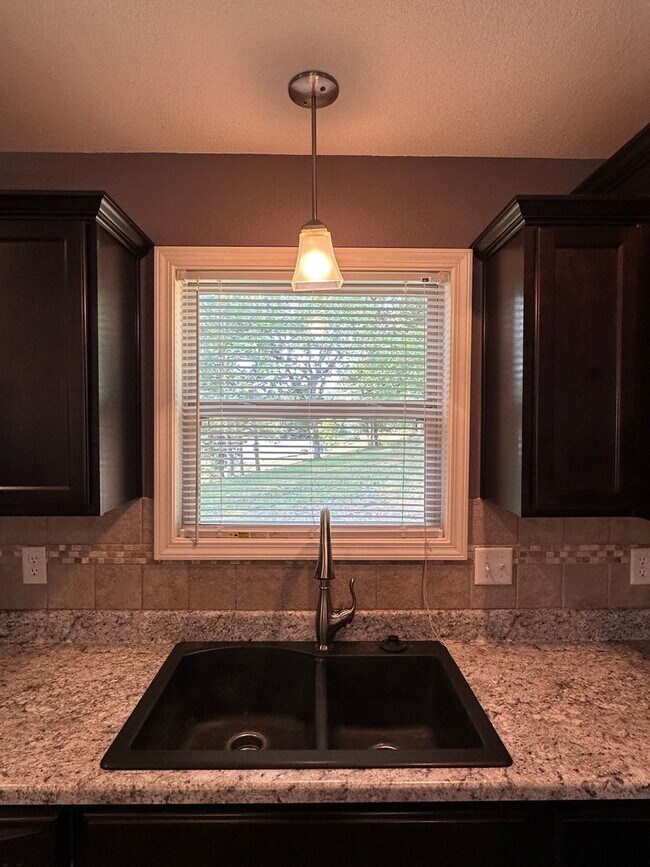 Building Photo - 4 Bed 2 Bath FOR RENT in Waynesville