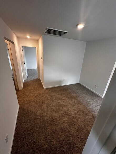 Building Photo - 242 Redondo Dr
